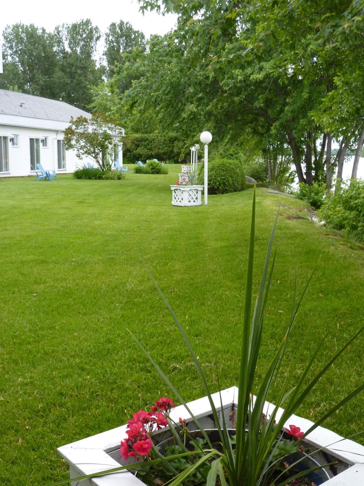 Motel Belle Riviere Saint-Jean-sur-Richelieu Eksteriør billede