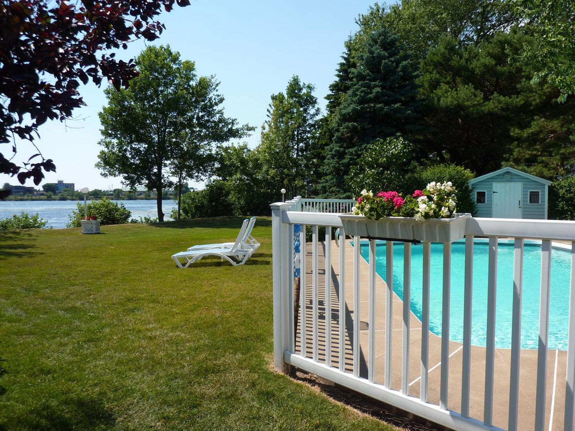Motel Belle Riviere Saint-Jean-sur-Richelieu Eksteriør billede